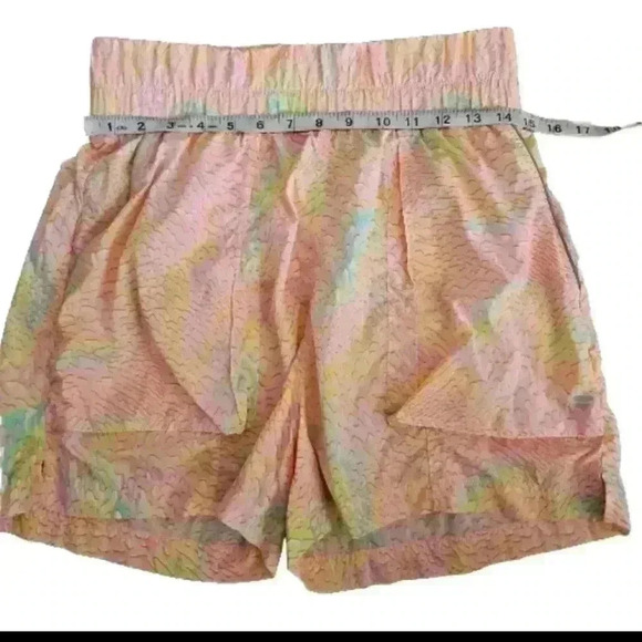 Fabletics Womens Ultra High-Waisted Piped Nylon Shorts M - Picture 10 of 11